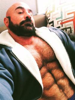 mrwelshy:  musclegods2:  What’s not to love about Mike?He’s sex on legs especially in his gorilla mode. View All Posts Of Mike Ergas  Wooff