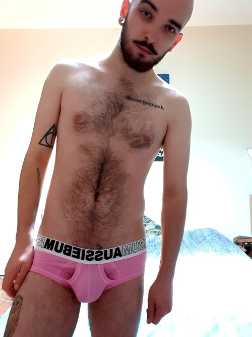 fivestarqueer:The lightbulb is my room is so damn bright