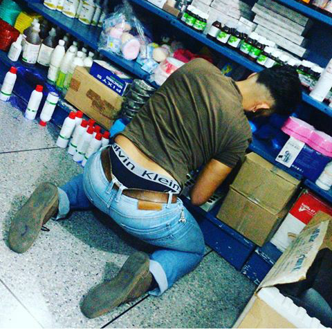 que-culo-miguel:I Want this Bodega owner  so bad 😋