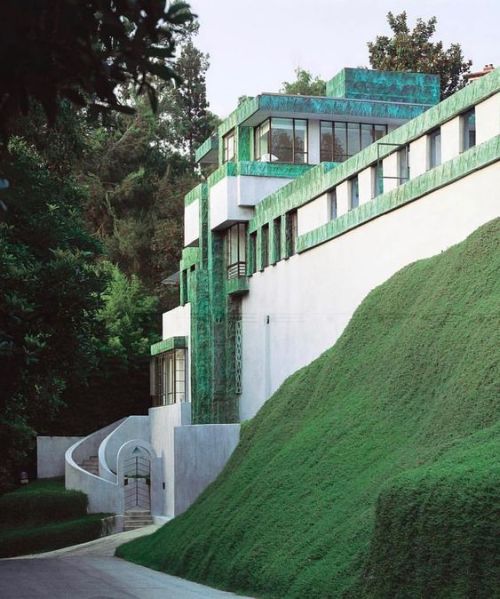 juliaknz:FRANK LLOYD WRIGHTSAMUEL-NOVARRO HOUSE, 1928Los Angeles, CAImages © Tim Street-Porter (first image) / Douglas Elliman