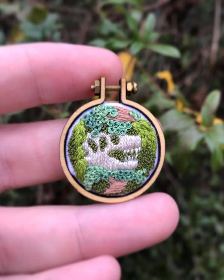 escapekit:Embroidered Fossils North Carolina-based self-taught artist Rachel Crisp