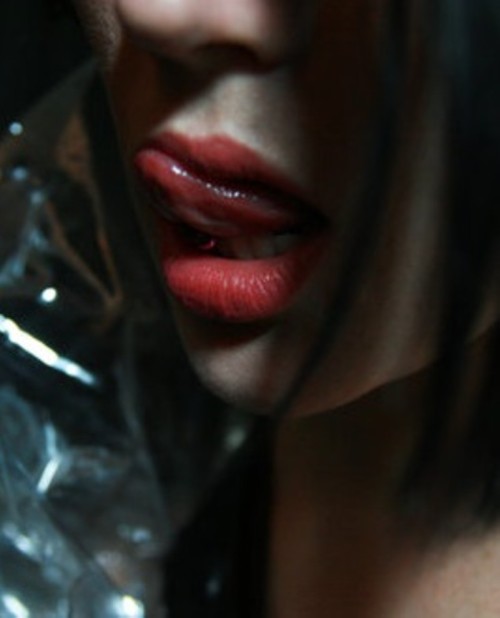 Details of red(arruffata in rosso)