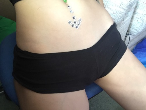 babyygoth:  Still playing with jewels 💎🎀