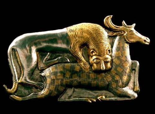 ancient-serpent:Lion attacking a deer, Thracian silver treasure