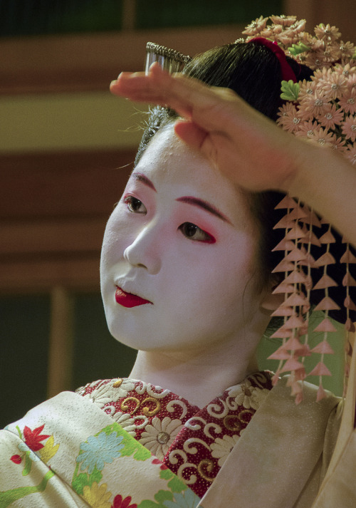 okiya:  Meet a Maiko, Kyoto (by tropicalsnaphappy) 