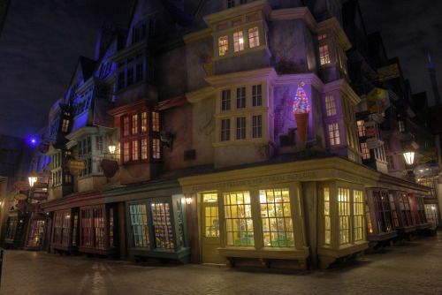 bryantsupreme:The Wizarding World of Harry Potter- Diagon Alley