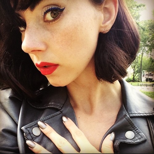 misskaciemarie:  I get to be a comic book character today!!! 💁 for the ‘rotoscope’ film  “Shade The Changing Man” with @mainemanigault & @billykennedy