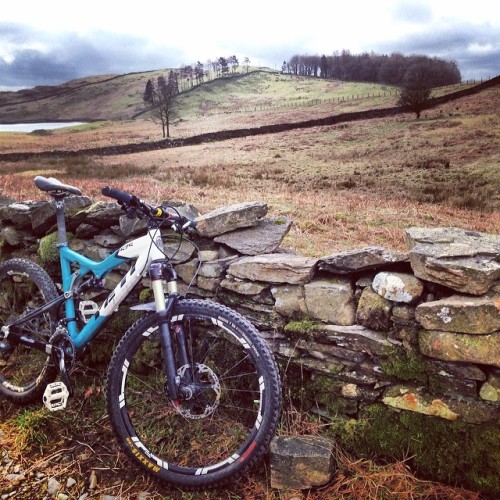 neenan1: The usual ‘pic of bike’ photo #yeti #staveley #mtb #loamlife (at Staveley)