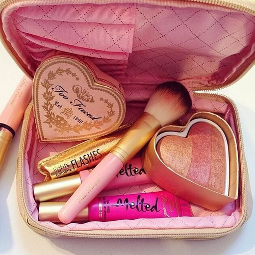 classic-bubblegum-barbie:  Pink / Girly blog