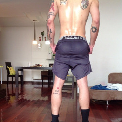 them-moon-cakes:   ill-expression:  Have a seat on my face.  White boys be caking bad!!! 