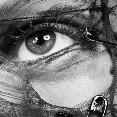 jinxproof:  © Christian Ferretti