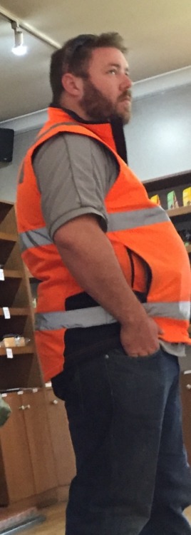 stalkerbeef:  Furry bloke with highviz… Damn 