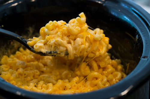 foodffs:Slow Cooker Macaroni and CheeseReally nice recipes. Every hour.