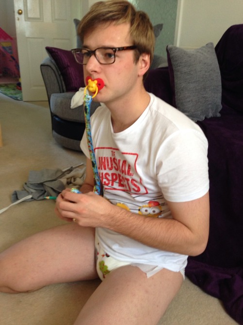 boatbaby54: abjane: The Despicable Me effect… Mesmerised! See the minions on baby’s top