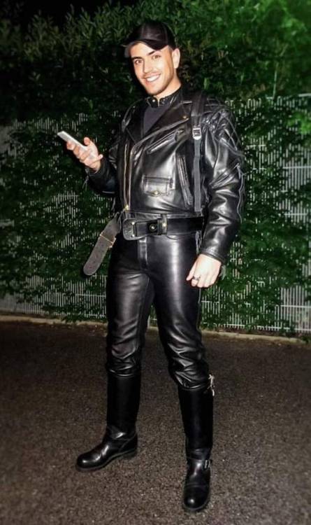 Porn LeatherRubberMen photos