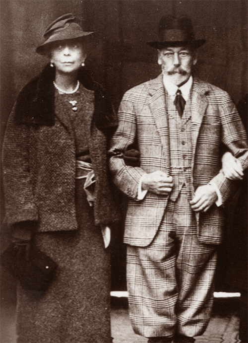 romanovsonelastdance:Elena Vladimirovna posing with King George V in celebration of the engagement o