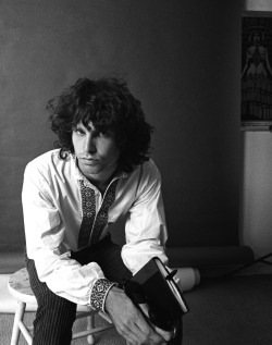 colecciones:  Jim Morrison holds his journal,