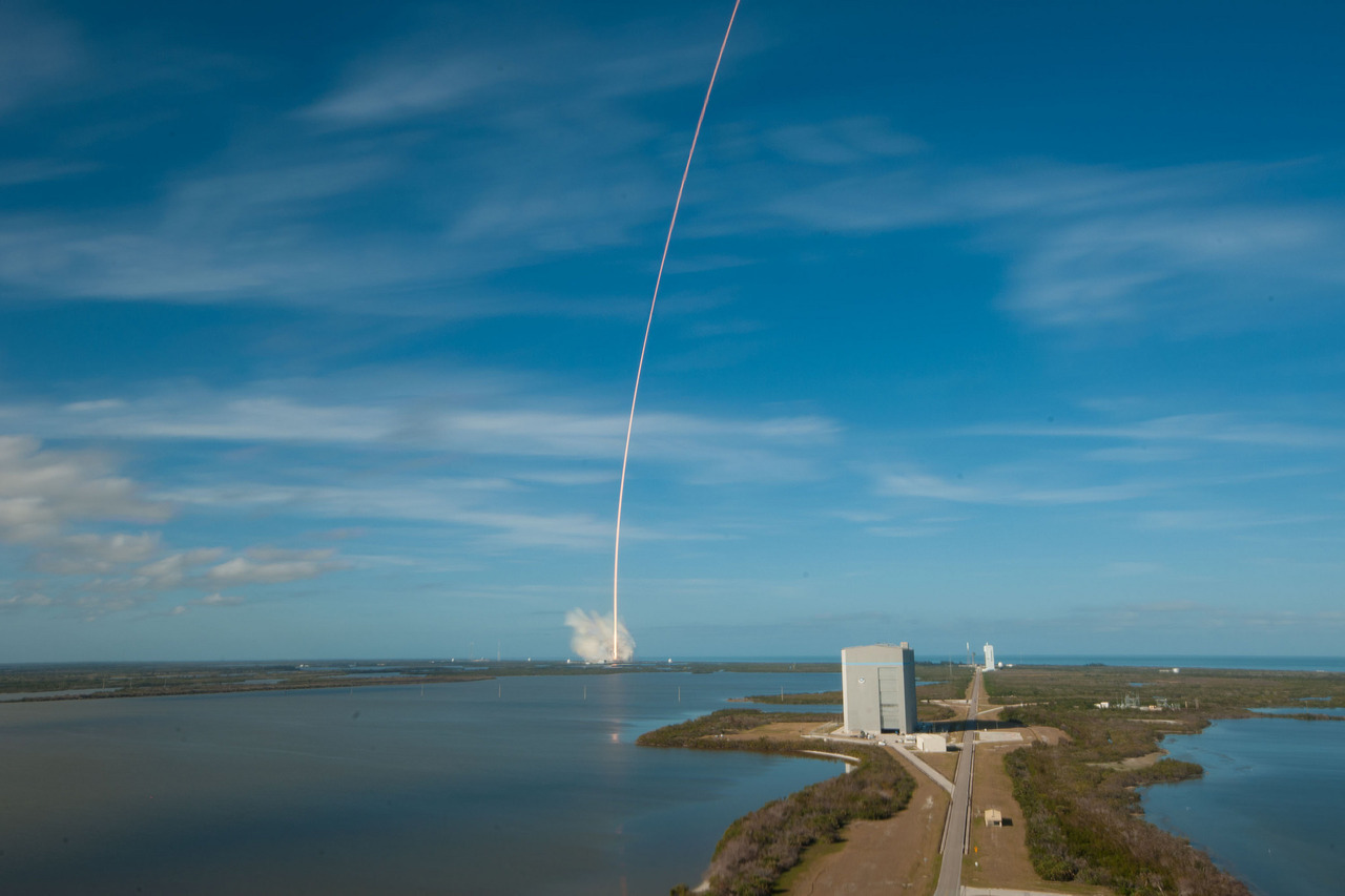 astrophysics-daily: In case you missed it, Elon Musk’s SpaceX launched a cherry