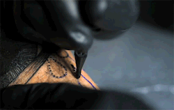 sixpenceee:A tattoo needle in slow motion (Source)