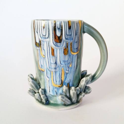 culturenlifestyle:  Exquisite Ceramic Mugs Inspired by Crystals Seattle-based artist Katie Marks has acquired a passionate admiration for all aesthete in the world with her collection of otherworldly ceramics. Marks has transformed the ordinary used and