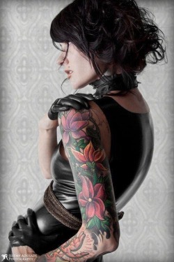 tattooedladiesmetal:  Tattooed Women
