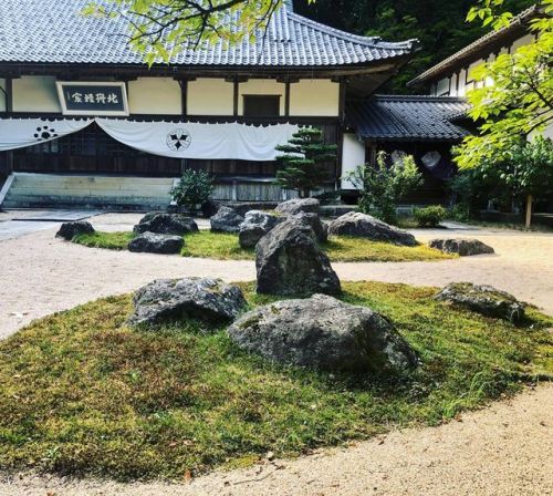 ＼おにわさん更新情報／ ‪[ 京都府京丹後市 ] 宗雲寺庭園 Soun-ji Temple Garden, Kyotango, Kyoto の写真・記事を更新しました。 ーー戦国時代の久美浜城主 #松