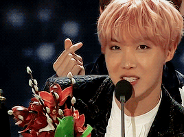 kimnamtaejin:send me your bias + ______hobi + flowers for @outrobluesides (cr.)+ bonus: an actual fl