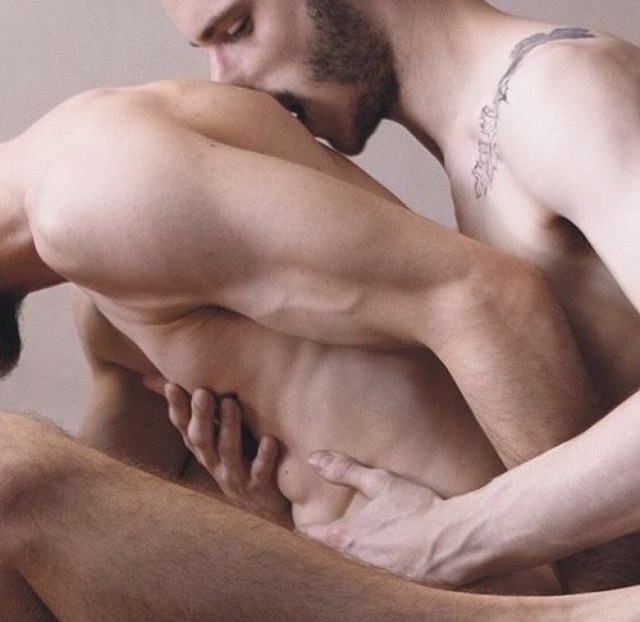 ede1959:  pizza-nuclear: 🍕🍕🍕   artistically erotic hommes