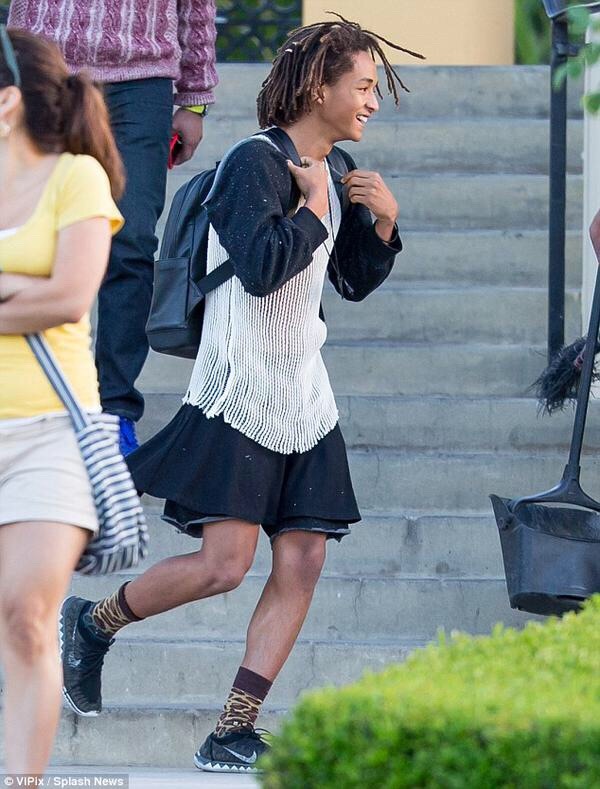 aboinamedmicky:  kira-pride:  Jaden Smith looks flawless in wears shorts, or dresses