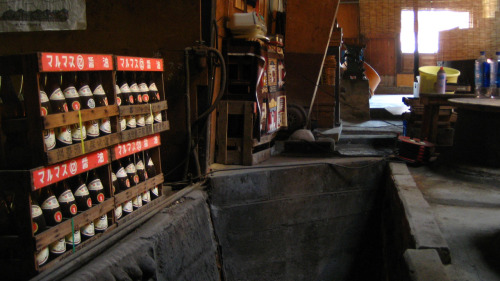 atelier-sento: Soy sauce factory in Shioya, near MurakamiAn old and splendid wood building in a smal