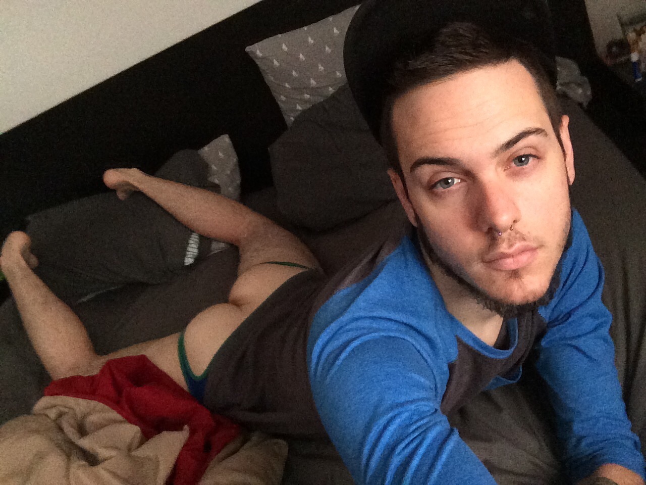 gdaybitch:  Just loungin with my ass out, nbd