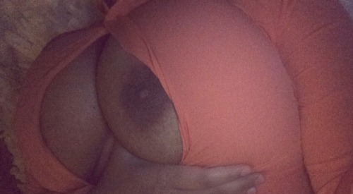 yourthicksugarbaby:  cause who needs shirts that close?