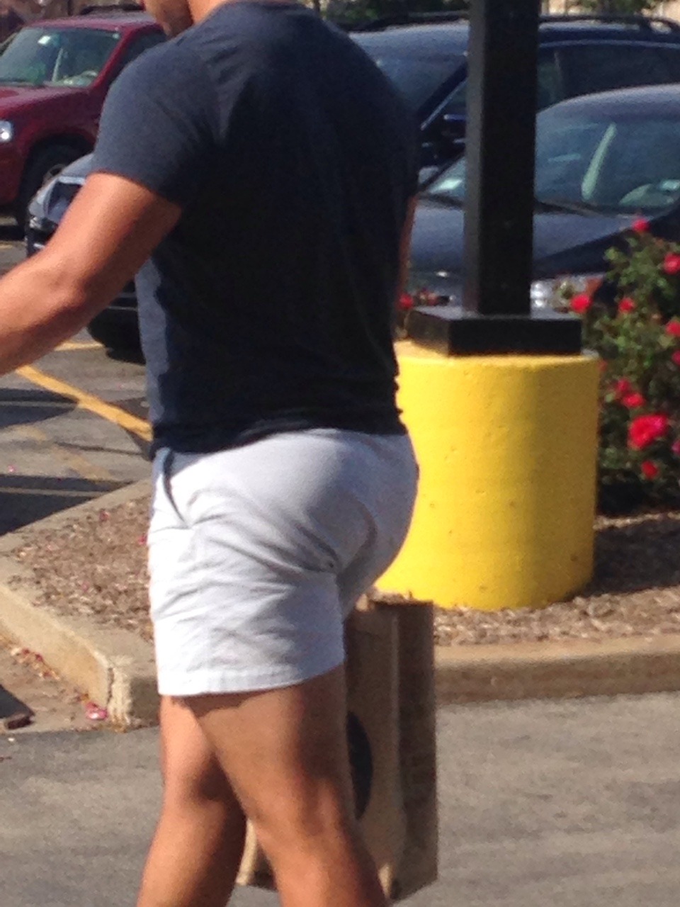daresaypj:  realcandidmen:  Real, Candid Reblog. What can I say? I’m a sucker for