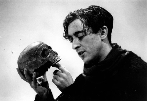 angelophile:Alan Cumming as Hamlet, 1993.“This was Hamlet as a brattish, bedsit student prince