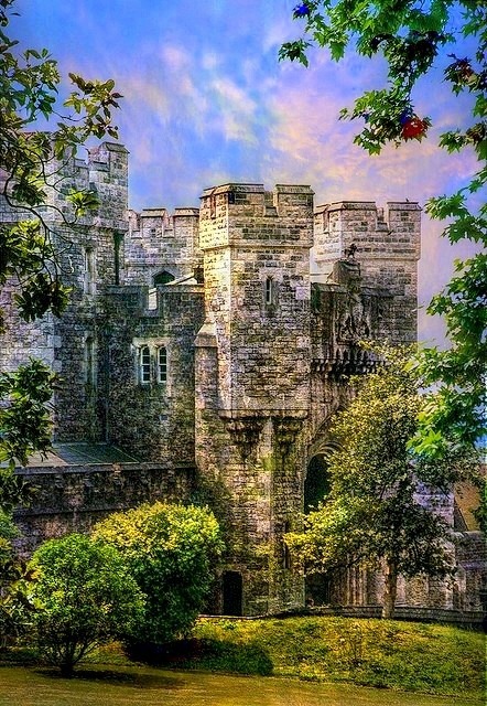 bluepueblo:  Medieval, Arundle Castle, Wales photo via erin