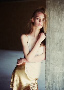 dseclectic:  Marnie Harris Poses for Rokas Darulis 
