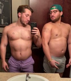 thic-as-thieves:“Trying” to suck it in… it’s getting harder and harder…😅🤤😛