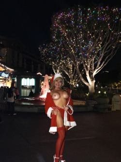 angelmarx:  Christmas Flashing!!!!!   