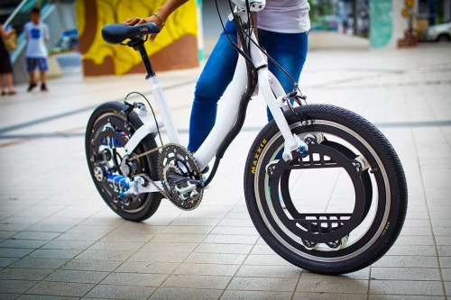 undergroundvelo: bicitshirt:  A hubless bike is possible  (via TumbleOn)