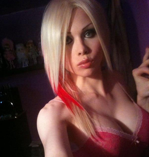 sexylocalshemales:  http://ift.tt/1mujSc9  Cute