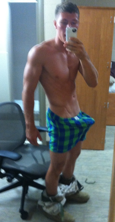 bro-mo:  undie-fan-99:   tennard93: hot hot hot       (via TumbleOn)