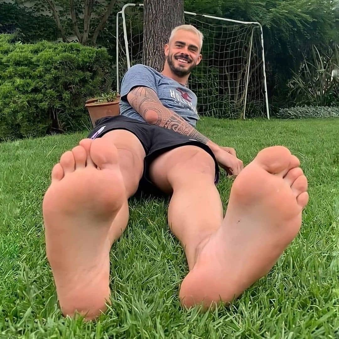 malefootcentral: