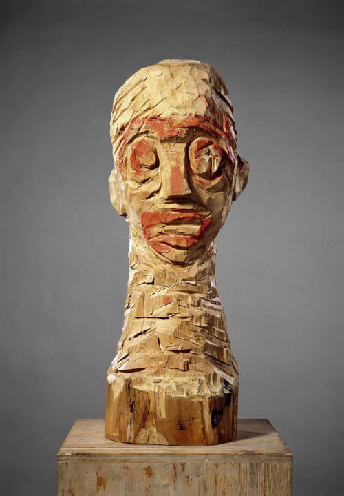Georg Baselits as a sculptor In 2010-2011 The Musée d’Art Moderne de la Ville de Paris organised an 