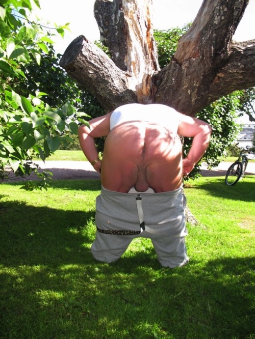 bearbudcub:  Beautiful ass! I would love to fuck that daddy!