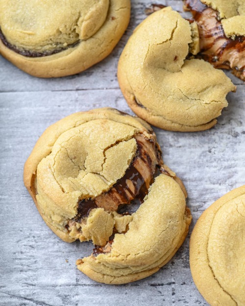 sweetoothgirl:Peanut Butter Cup Stuffed Cookies gimme gimme gimme!!