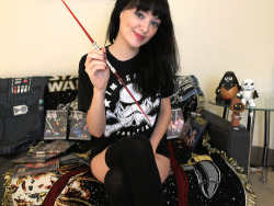 nerdygirlsnaked:  More of the naked star wars girl. I think this is what true love looks like :p 