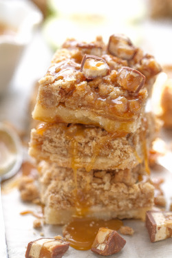 sweetoothgirl:    Snickers Caramel Apple