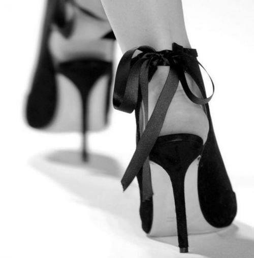 cravehiminallways212:  Oh, hell…slaying, are you, @sumisa-lily…?  Indeed I am