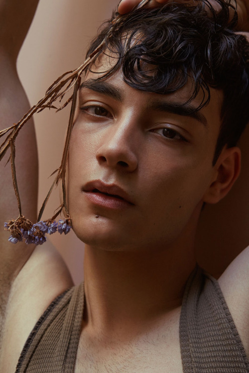 manniskorarkonstiga:Evan Evagora at Chadwick Models photographed by Mikey Whyte for Vulkan Magzine 