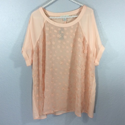 xochicboutiques: I just added this listing on Poshmark: Forever 21 plus peach flower top. #poshmark 